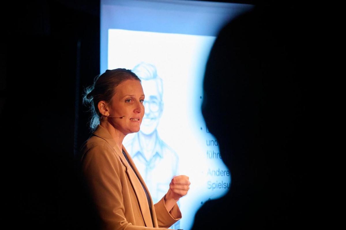 Dr. Stephanie Hirschbichler